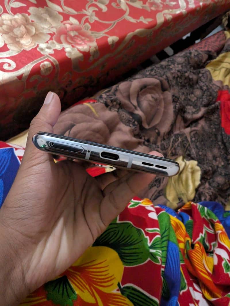 One Plus 8T 6