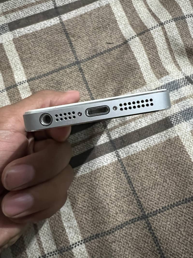 Apple iPhone 5 5