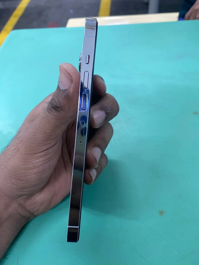 Apple iPhone 13 Pro Max 2