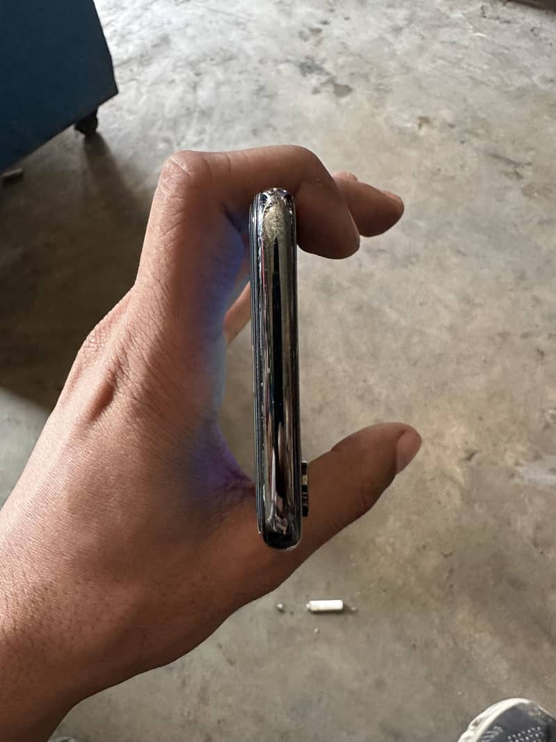 Apple iPhone X 3