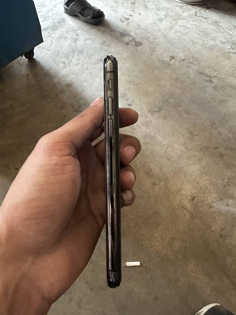 Apple iPhone X 5