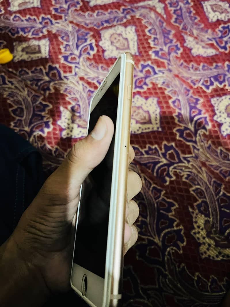Apple iPhone 8 Plus 1