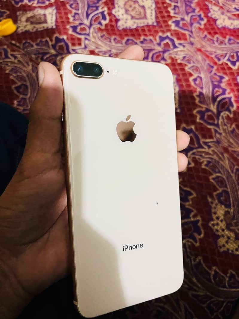 Apple iPhone 8 Plus 4
