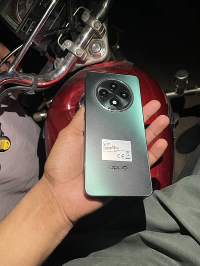 OPPO Reno12 F