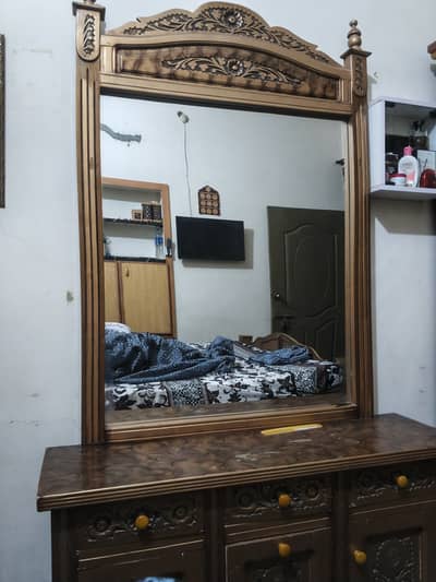 Dresser with 5 drawz