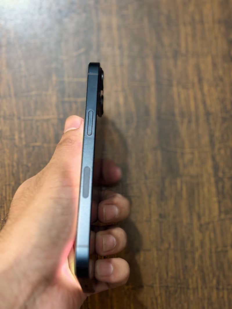 Apple iPhone 13 2