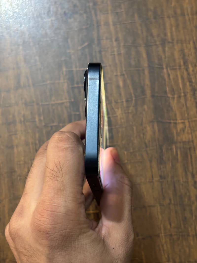 Apple iPhone 13 4