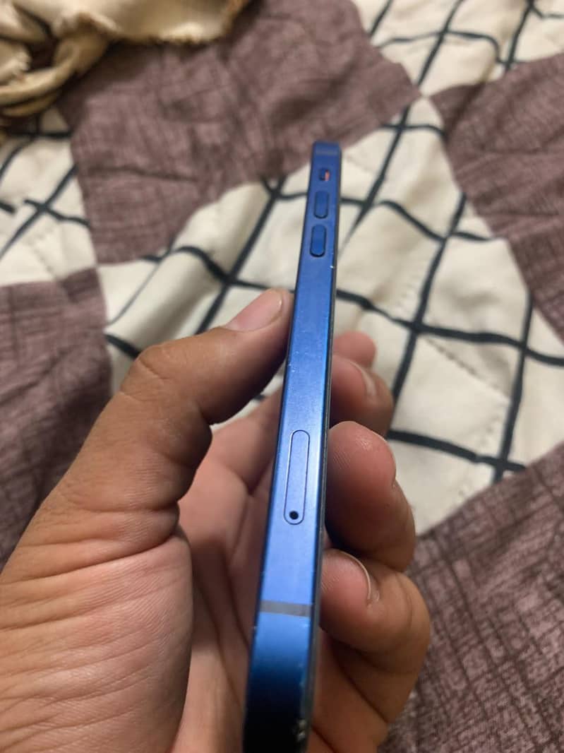 Apple iPhone 12 4