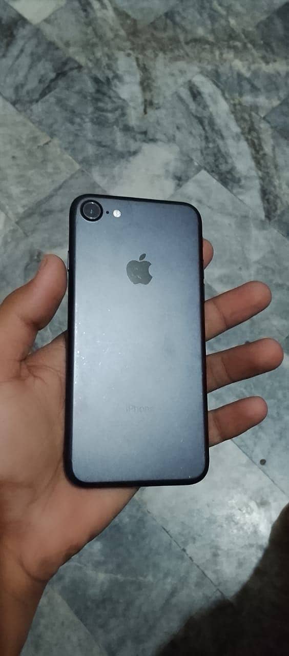 Apple iPhone 7 2