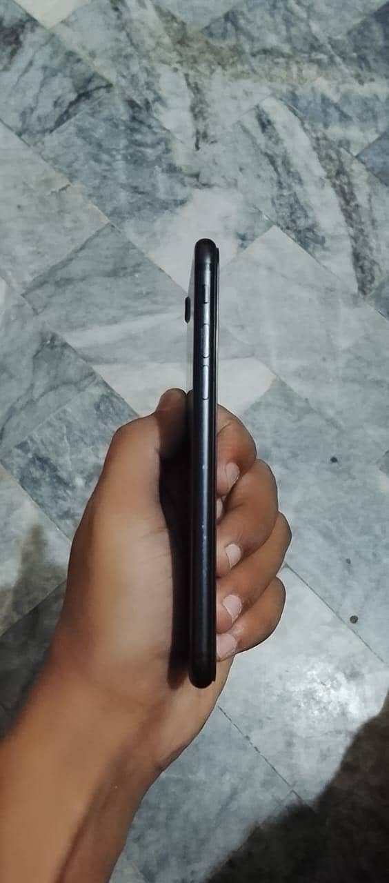 Apple iPhone 7 3