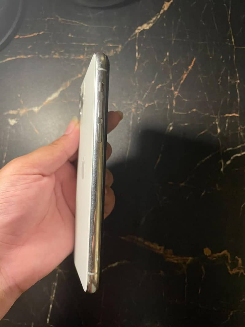 Apple iPhone 11 3