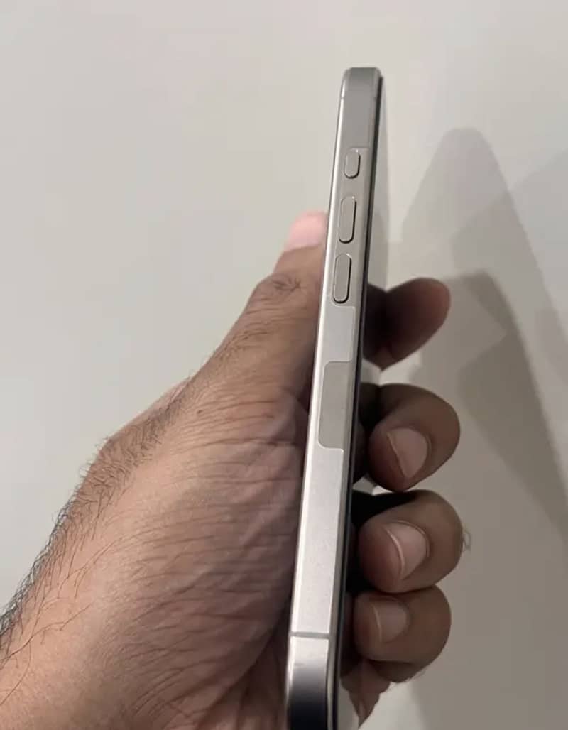 Apple iPhone 16 Pro 5