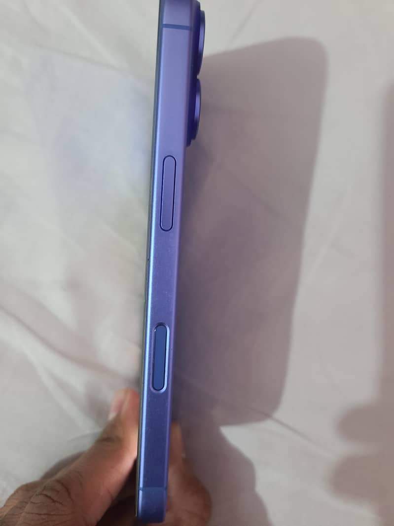 Apple iPhone 16 3