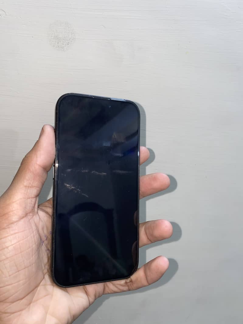 Apple iPhone 16 Pro 0