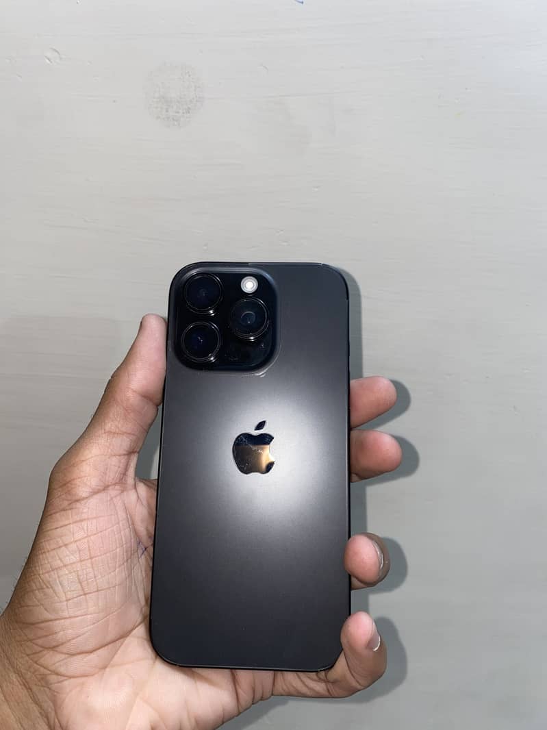 Apple iPhone 16 Pro 2