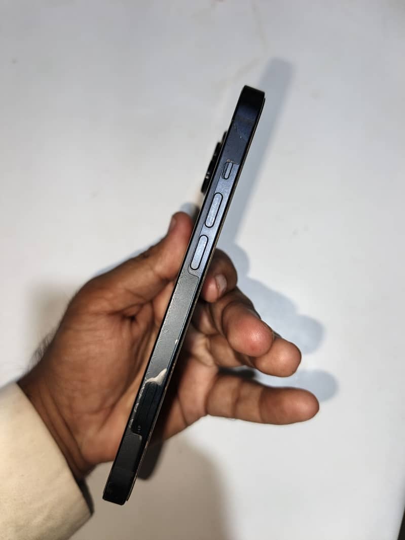 Apple iPhone 13 5