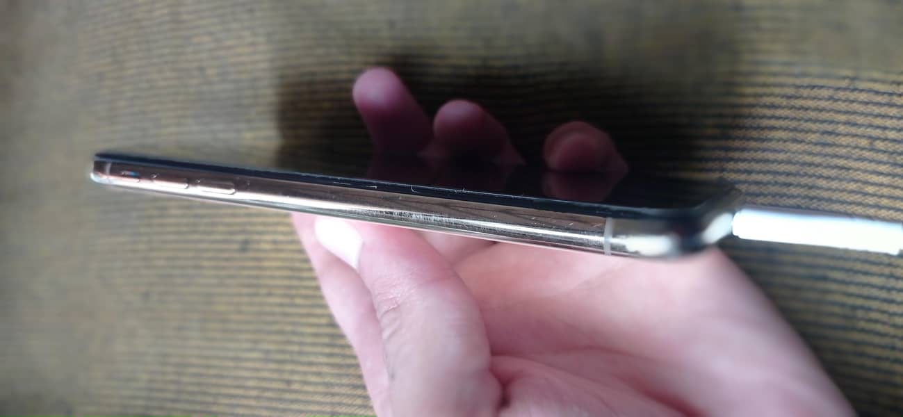 Apple iPhone XS 1