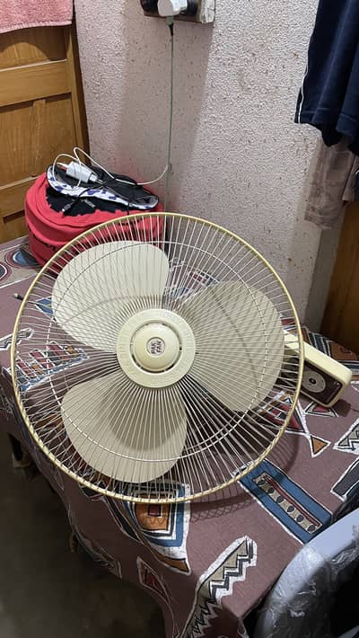 Bracket fan