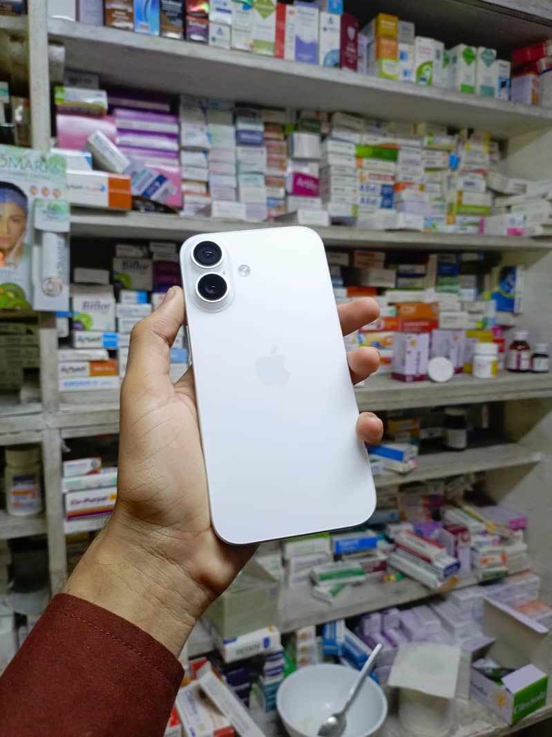 Apple iPhone 16 0