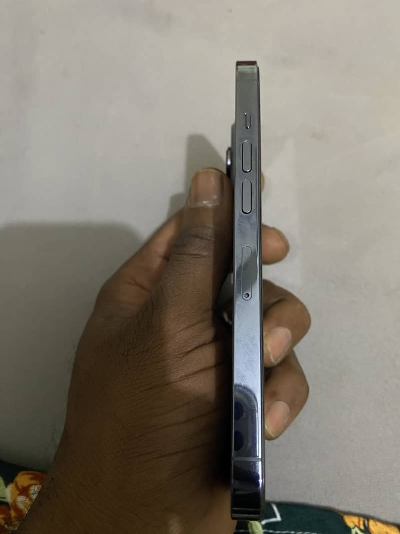 Apple iPhone 13 Pro 2