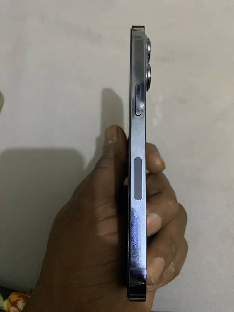 Apple iPhone 13 Pro 4