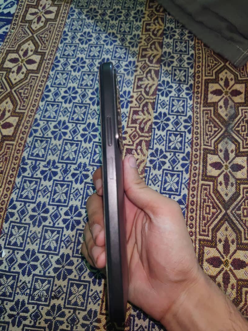 Realme C85 1