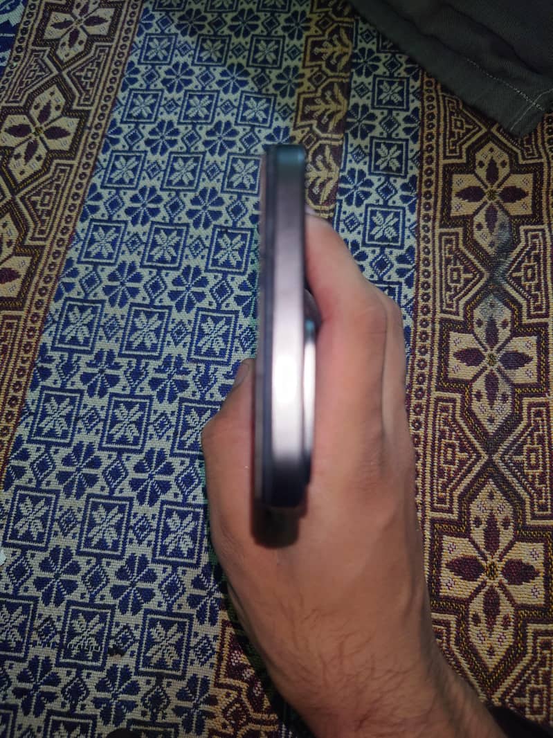 Realme C85 3