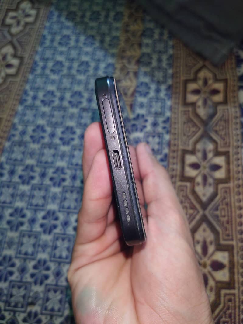 Realme C85 4