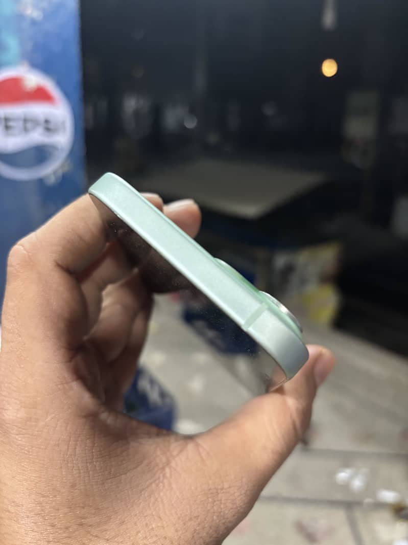 Apple iPhone 15 6