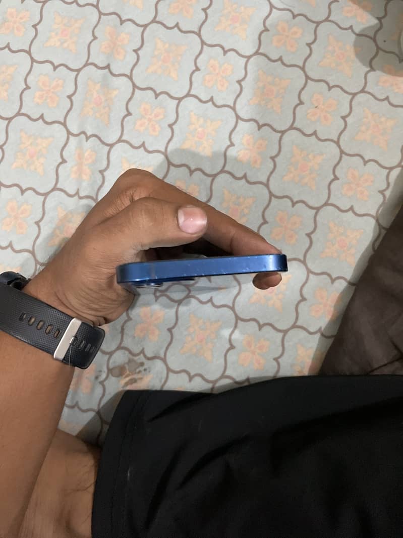 Apple iPhone 12 2