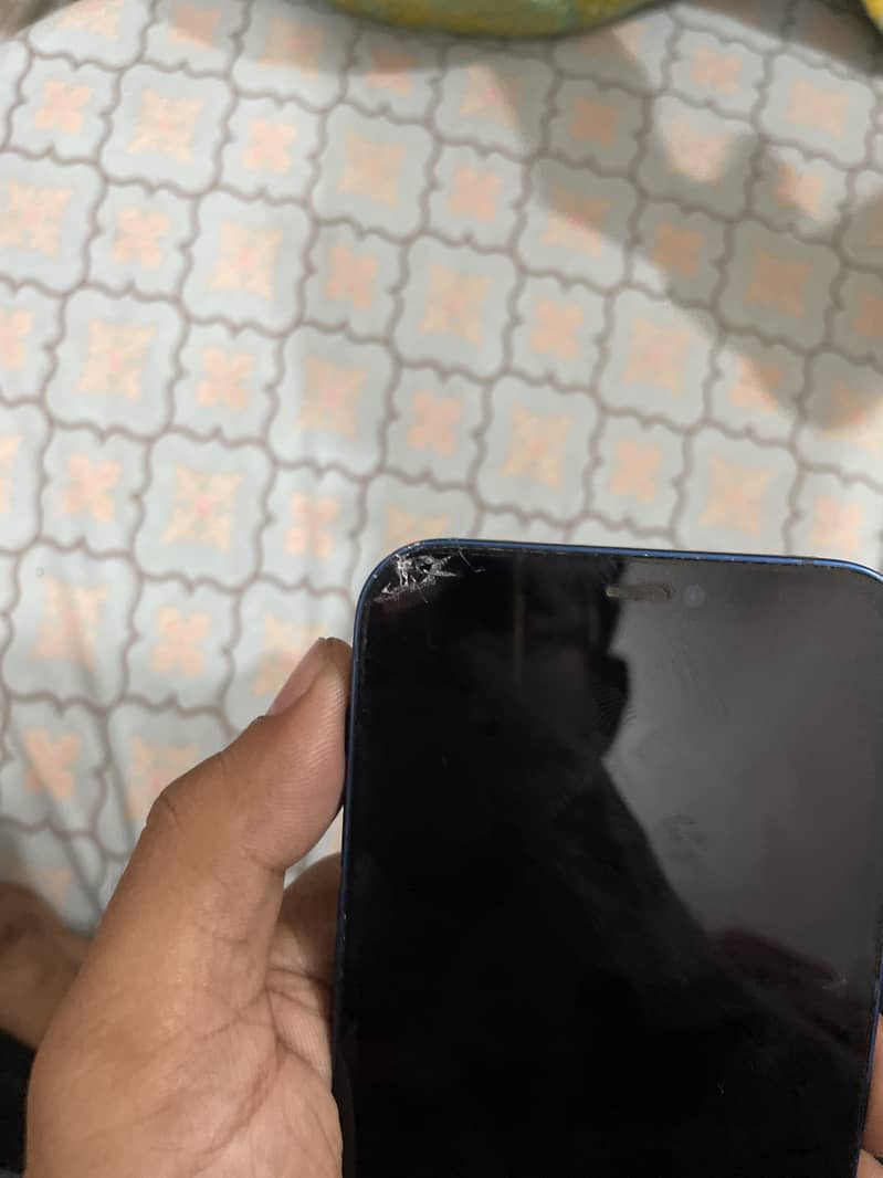 Apple iPhone 12 4