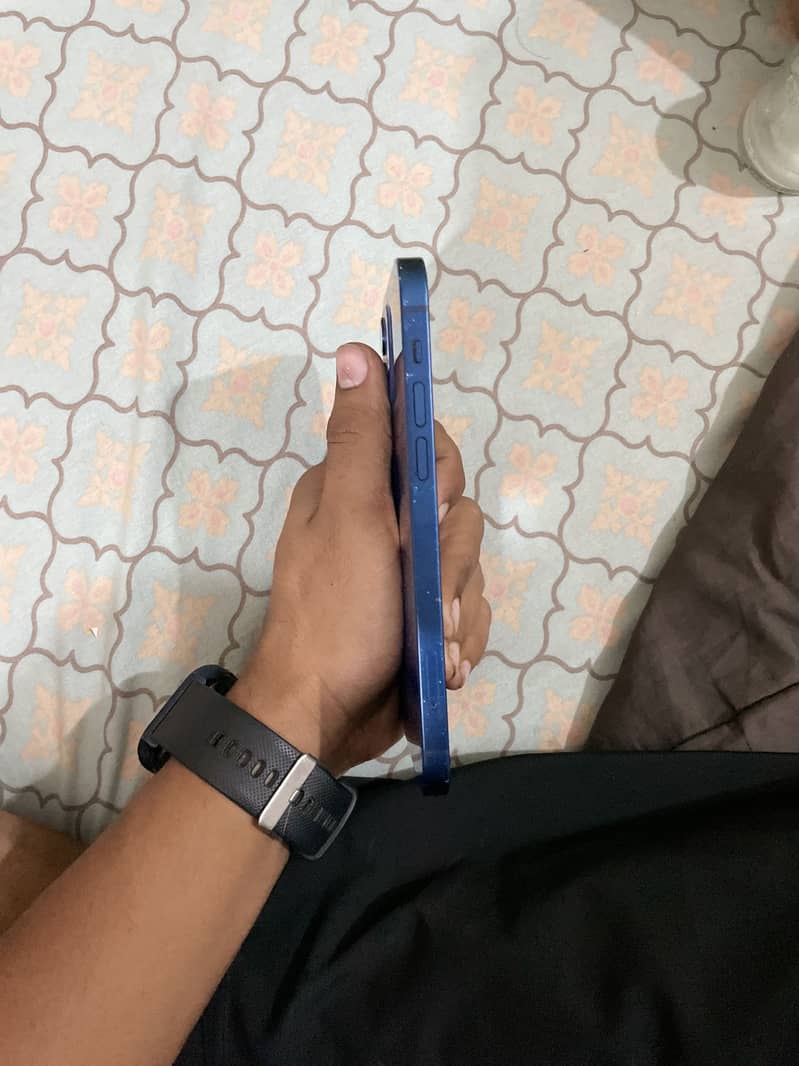 Apple iPhone 12 6