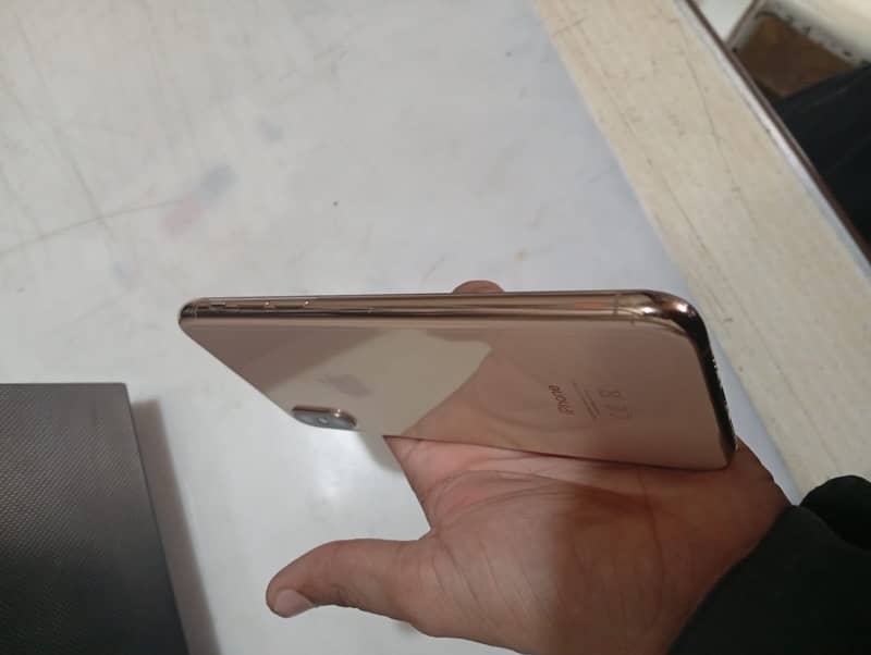 Apple iPhone XS 1