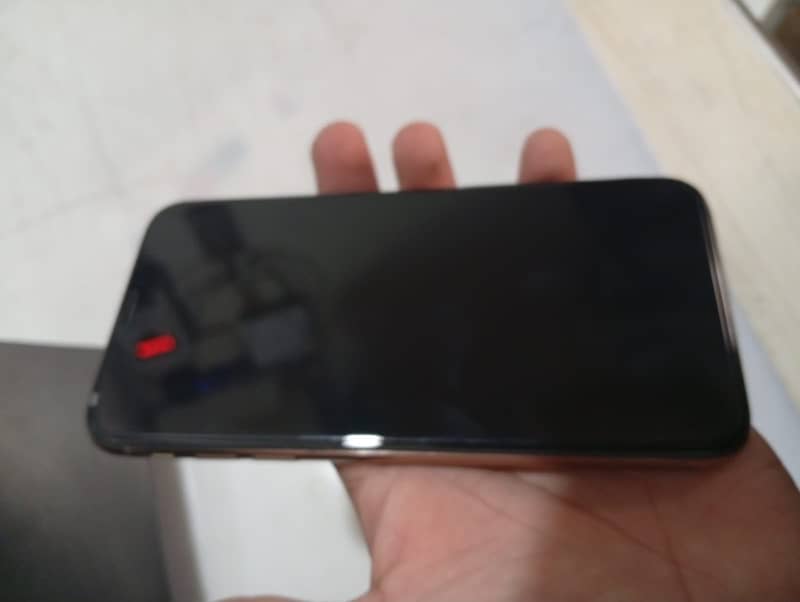 Apple iPhone XS 6