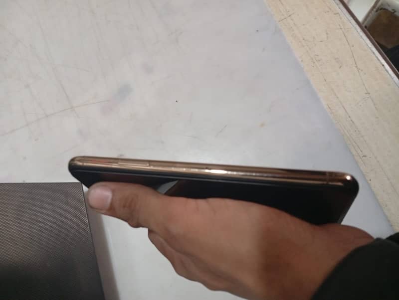 Apple iPhone XS 7