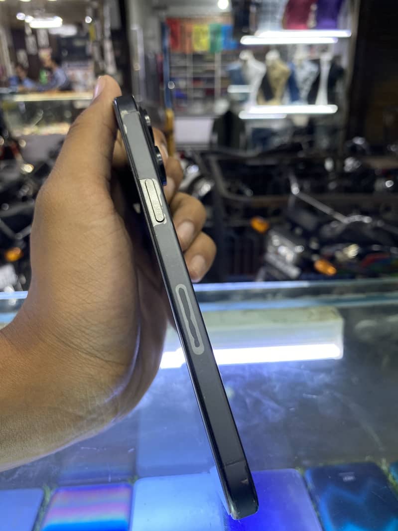 Apple iPhone 15 Pro Max 2