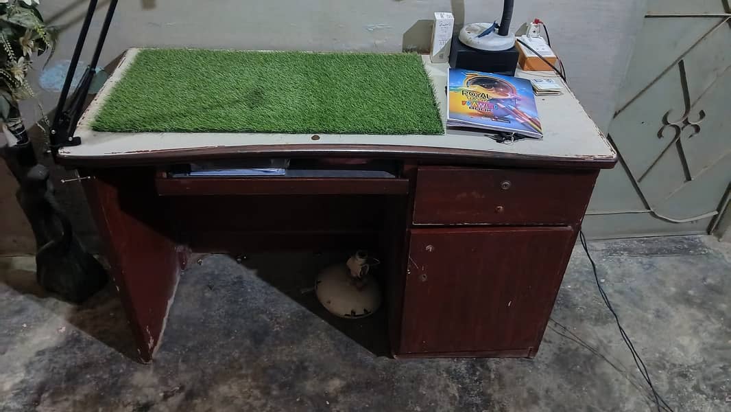 Office and computer table 3