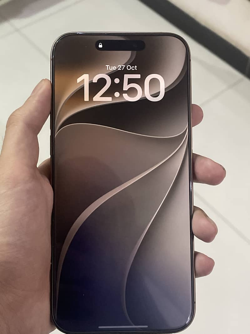 Apple iPhone 16 Pro Max 0