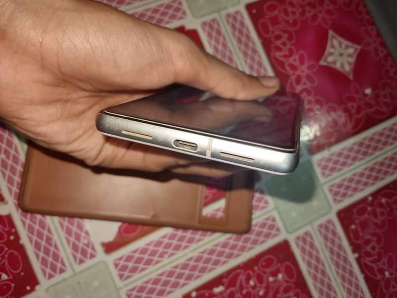 Google Pixel 7 4