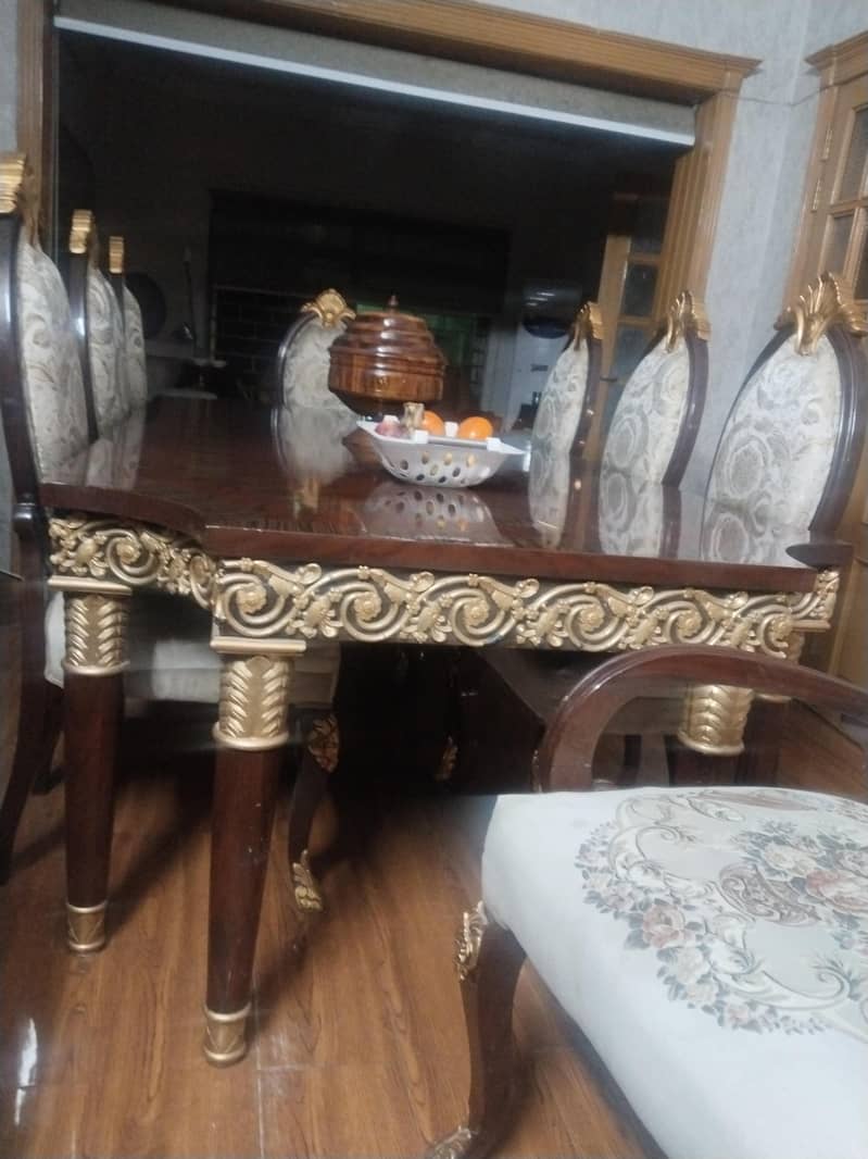 Dining table 0