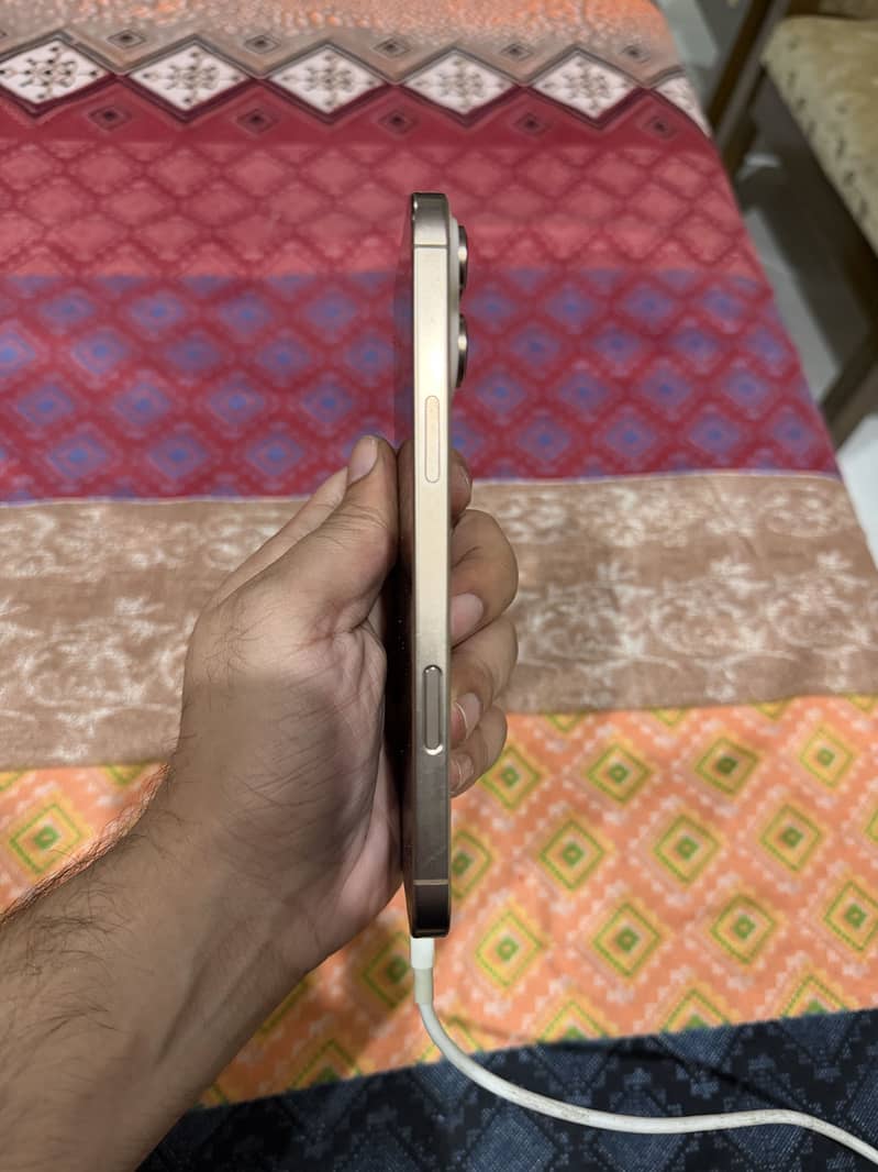 Apple iPhone 16 Pro Max 5