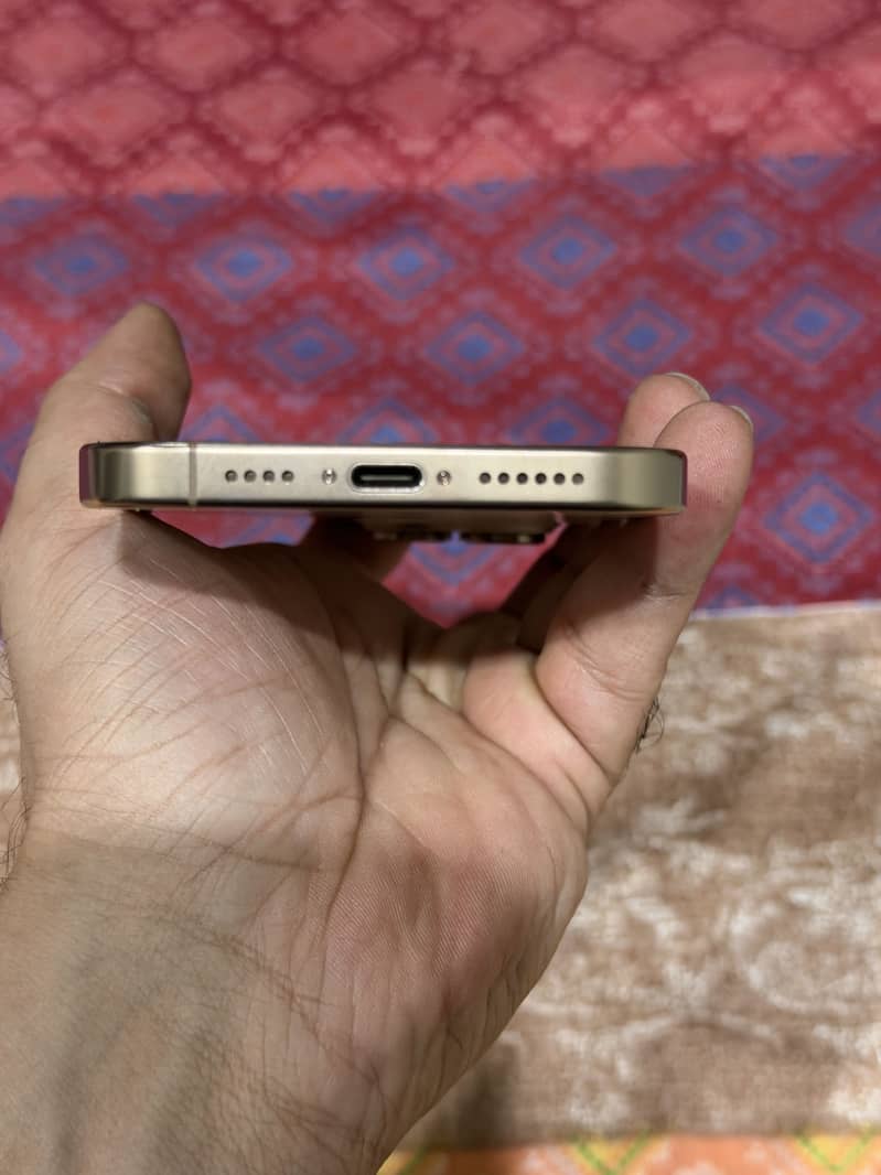 Apple iPhone 16 Pro Max 7