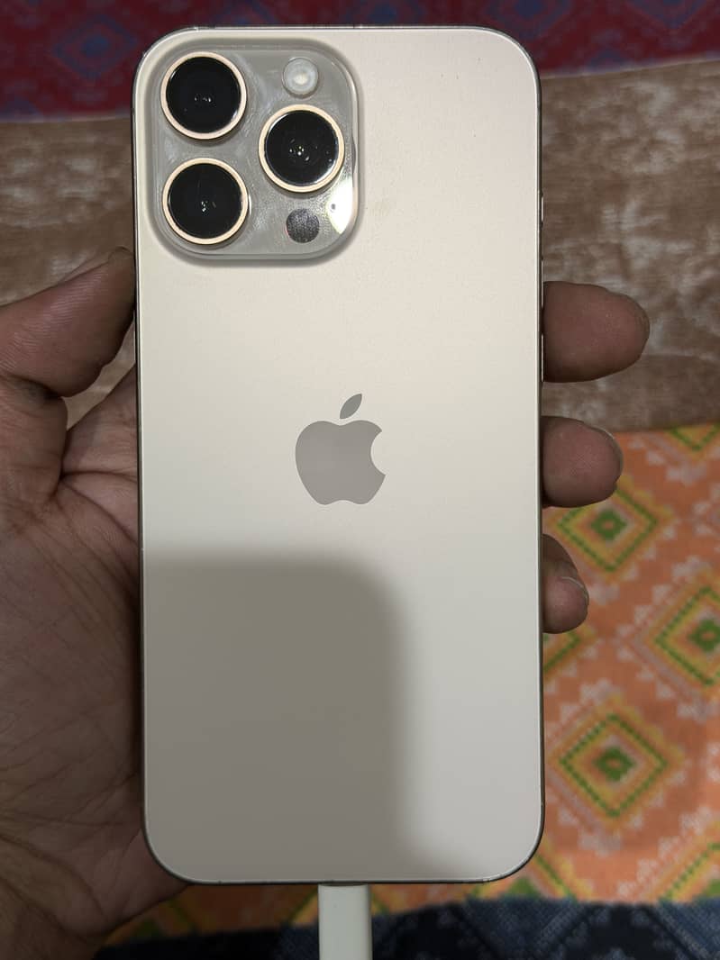Apple iPhone 16 Pro Max 8