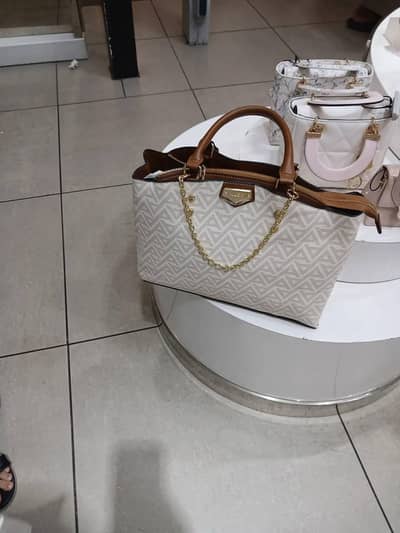 Aldo new nags 20000 each