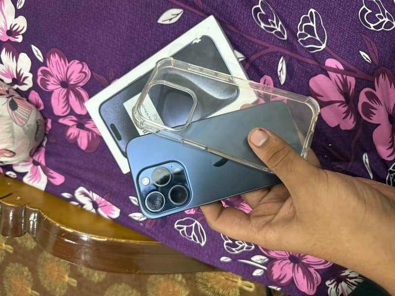 Apple iPhone 15 Pro 2