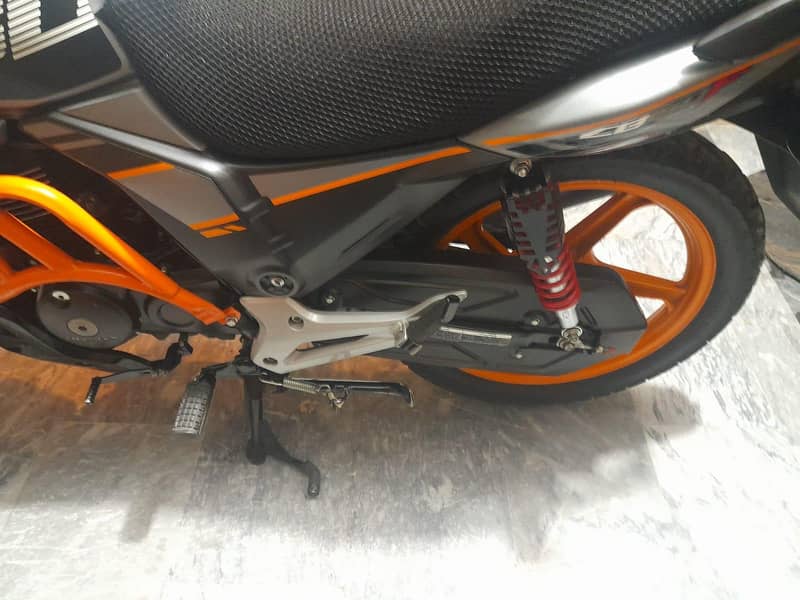 honda cb150F 3