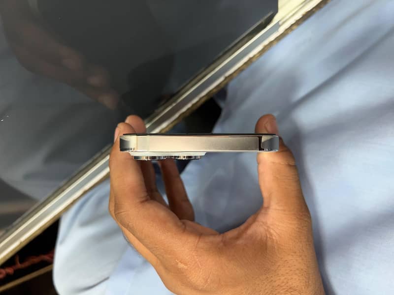 Apple iPhone 14 Pro Max 1