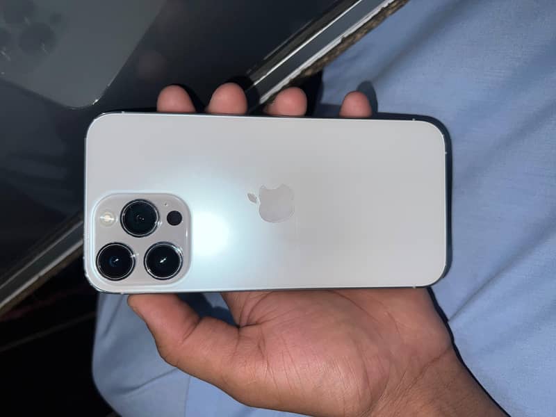 Apple iPhone 14 Pro Max 5