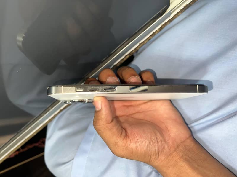 Apple iPhone 14 Pro Max 6