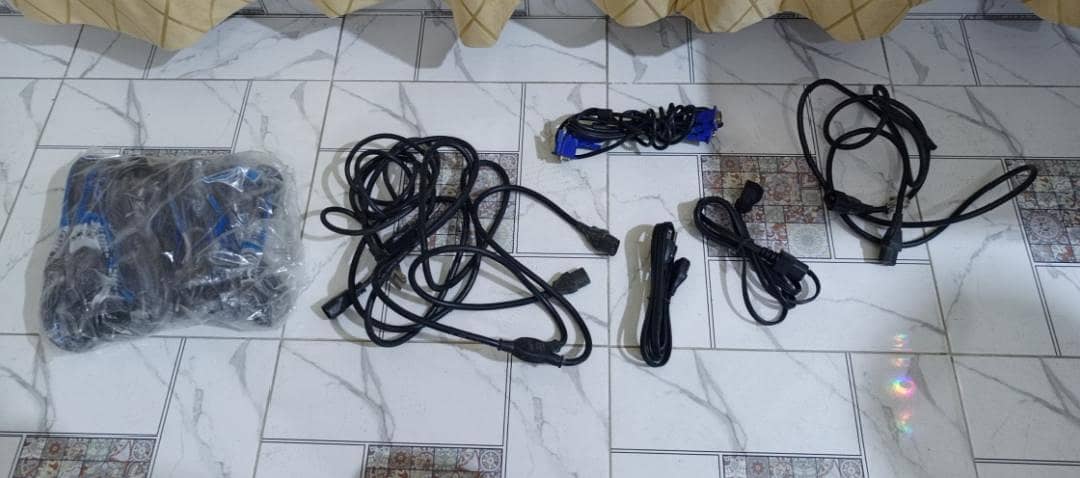 Power cable VGA Cable Available in Quantity 4